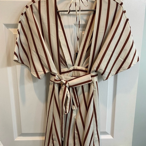 Deep V Dress - Picture 4 of 5